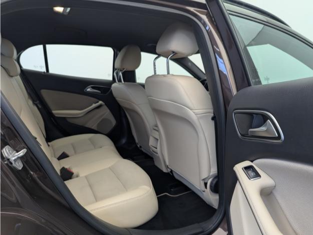 MERCEDES-BENZ GLA 180 d  