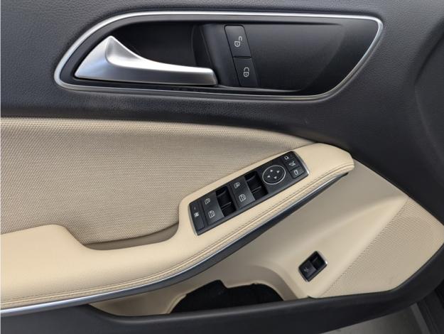 MERCEDES-BENZ GLA 180 d  