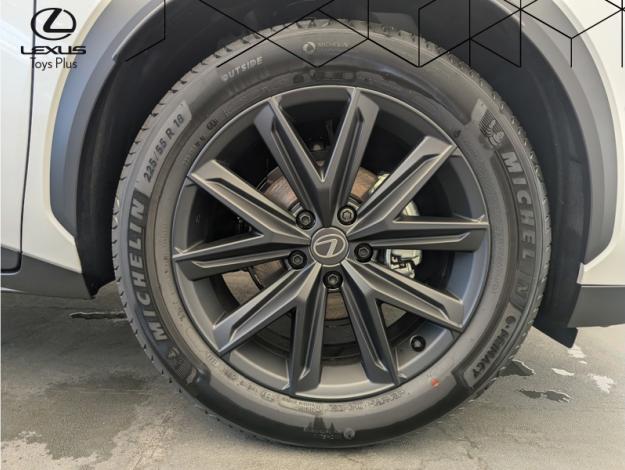 LEXUS LBX 1.5 136H 2WD Vibrant Edition  