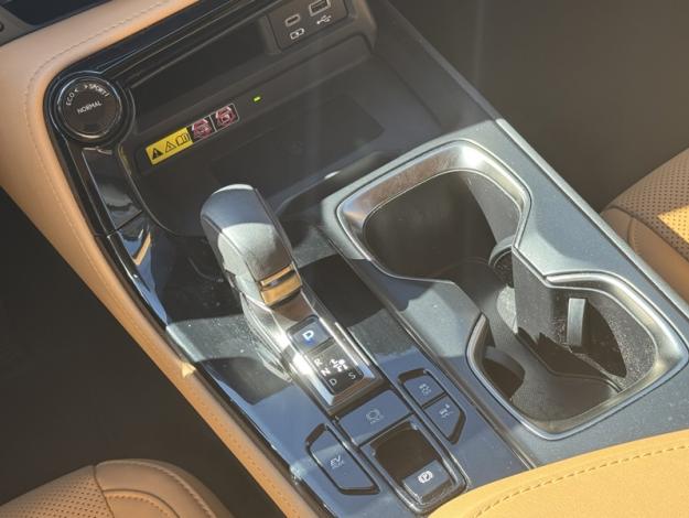 LEXUS NX 350H 4WD Luxe  