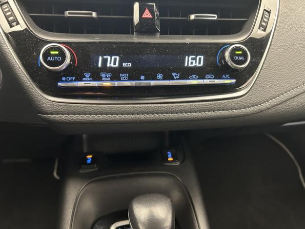 TOYOTA Corolla Hybrid Dynamic Business  1.8 122 ch 