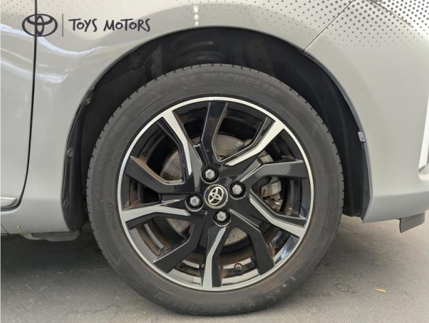 TOYOTA Yaris 100H Collec Zen Nav GrisManhaSRMY18  