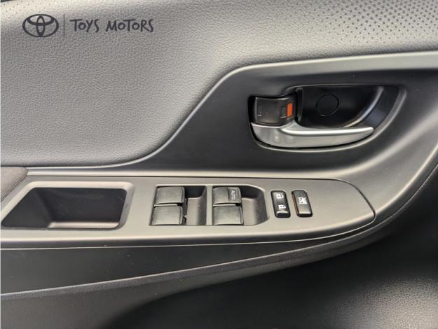 TOYOTA Yaris 100H Collec Zen Nav GrisManhaSRMY18  