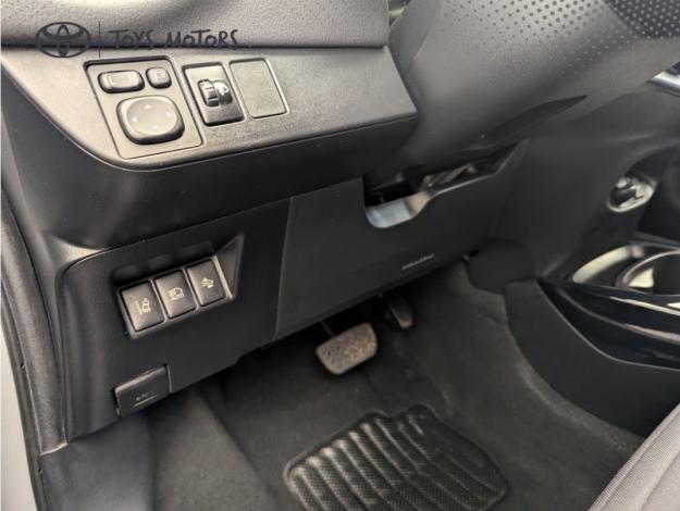TOYOTA Yaris 100H Collec Zen Nav GrisManhaSRMY18  