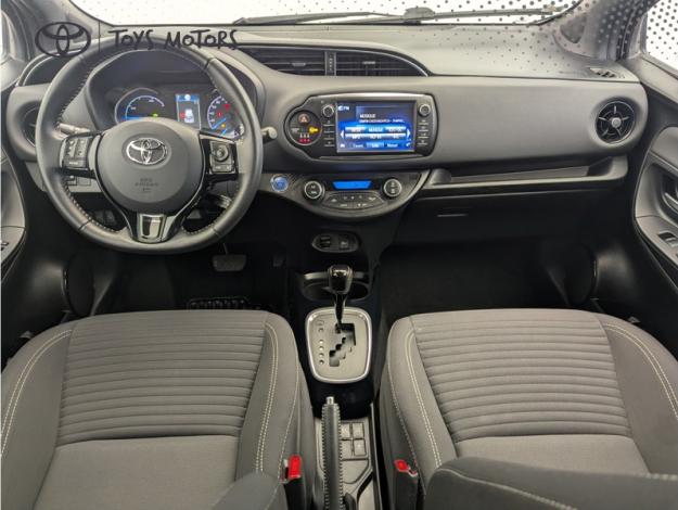 TOYOTA Yaris 100H Collec Zen Nav GrisManhaSRMY18  