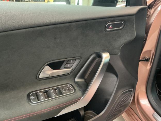 MERCEDES-BENZ A A 180