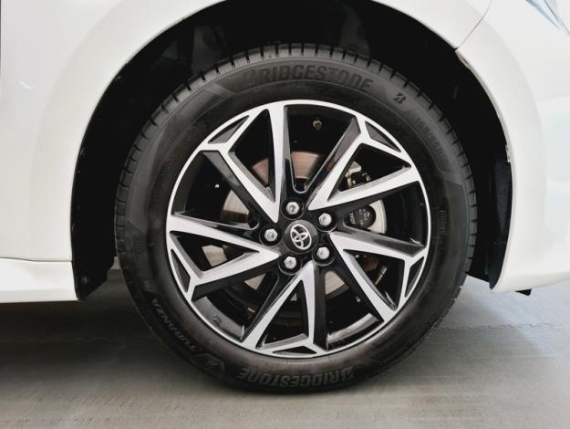 TOYOTA Yaris 116h Design  