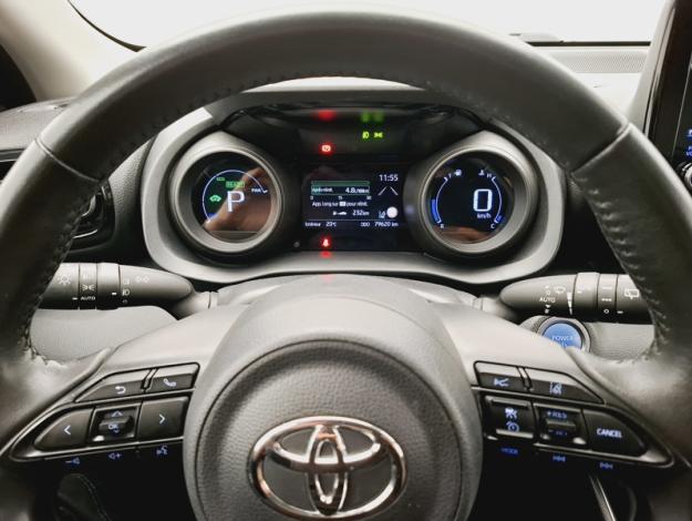 TOYOTA Yaris 116h Design  