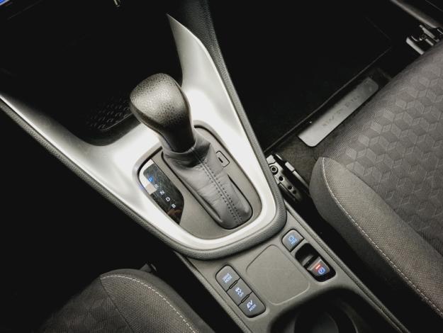 TOYOTA Yaris 116h Design  