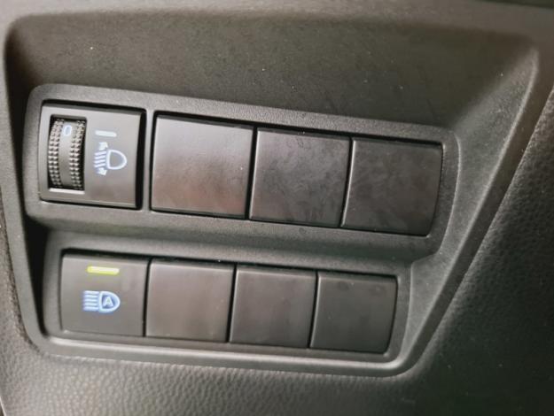 TOYOTA Yaris 116h Design  