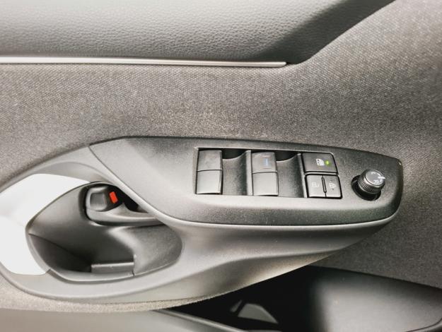 TOYOTA Yaris 116h Design  