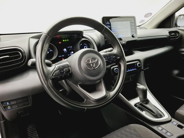 TOYOTA Yaris 116h Design  
