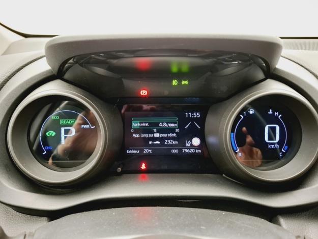 TOYOTA Yaris 116h Design  