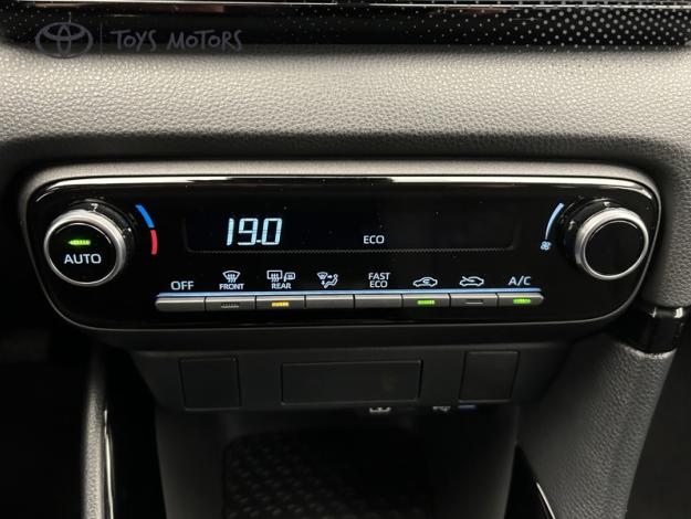 TOYOTA Yaris 116h Design  