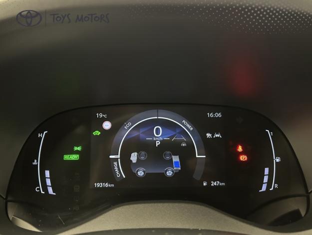 TOYOTA Yaris 116h Design  