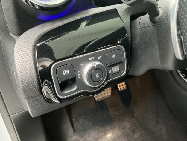 MERCEDES-BENZ A 180 d AMG Line  