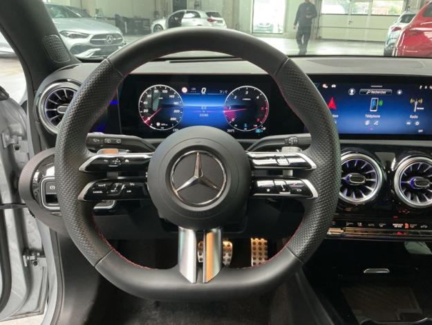 MERCEDES-BENZ A 180 d AMG Line  