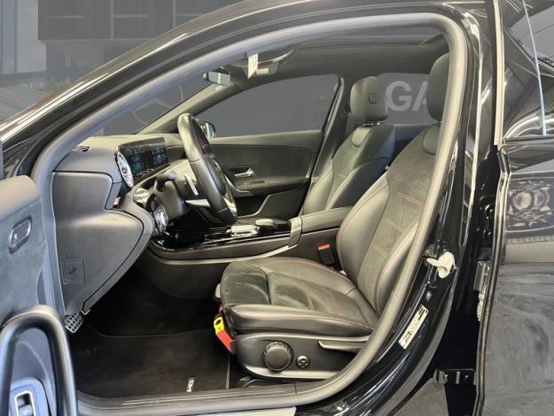 MERCEDES-BENZ A 200 d 4MATIC Berline AMG Pano  