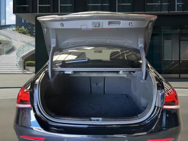MERCEDES-BENZ A 200 d 4MATIC Berline AMG Pano  