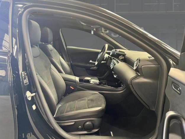 MERCEDES-BENZ A 200 d 4MATIC Berline AMG Pano  