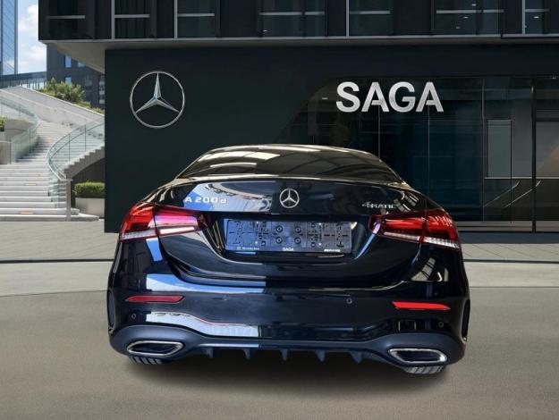 MERCEDES-BENZ A 200 d 4MATIC Berline AMG Pano  