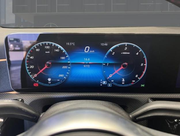 MERCEDES-BENZ A 200 d 4MATIC Berline AMG Pano  