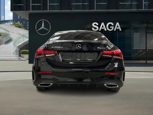 MERCEDES-BENZ A 200 d 4MATIC Berline AMG Pano  