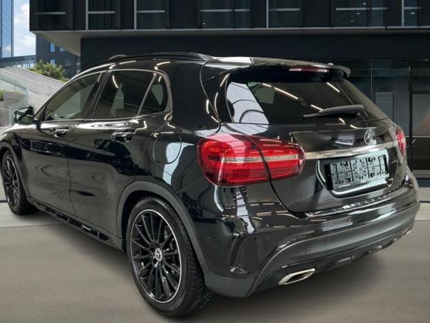 MERCEDES-BENZ GLA 180 AMG Pack Night   