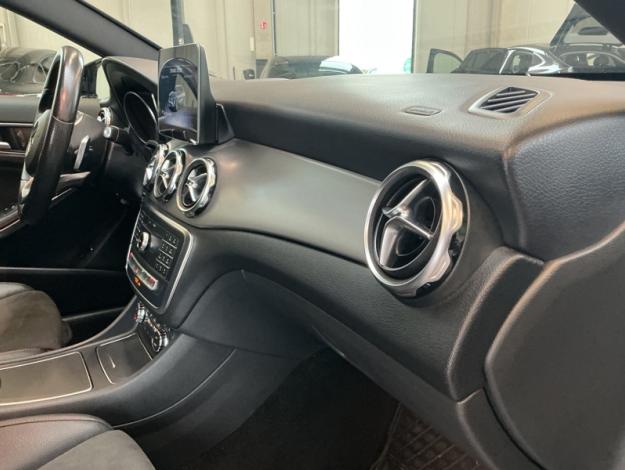 MERCEDES-BENZ GLA 180 AMG Pack Night   