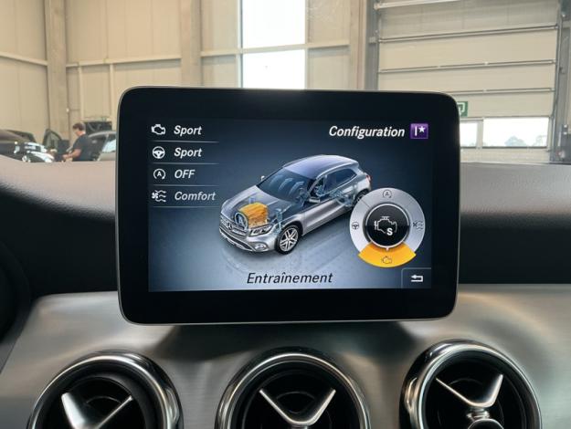 MERCEDES-BENZ GLA 180 AMG Pack Night   