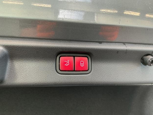 MERCEDES-BENZ EQE 350 Berline AMG Line Toit Pano  