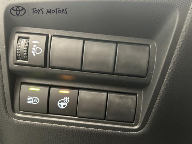 TOYOTA Yaris 130h Collection  TOIT PANO + PACK TECHNO 