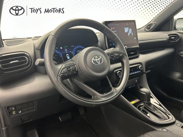 TOYOTA Yaris 130h Collection  TOIT PANO + PACK TECHNO 
