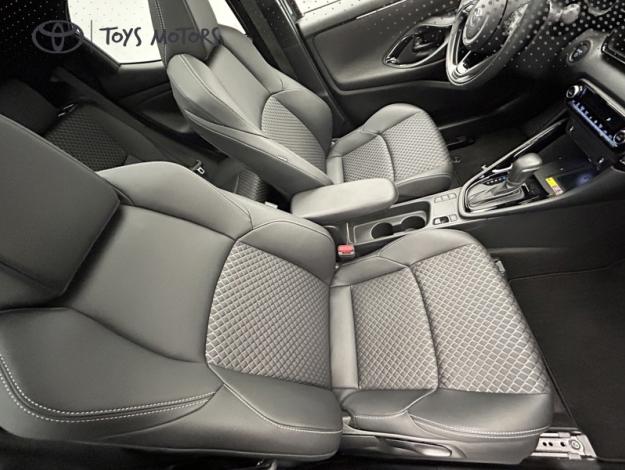 TOYOTA Yaris 130h Collection  TOIT PANO + PACK TECHNO 