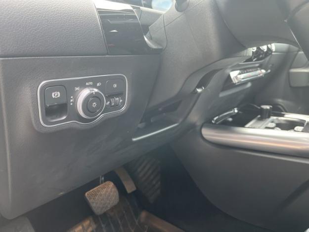 MERCEDES-BENZ GLA 180d (12/18)