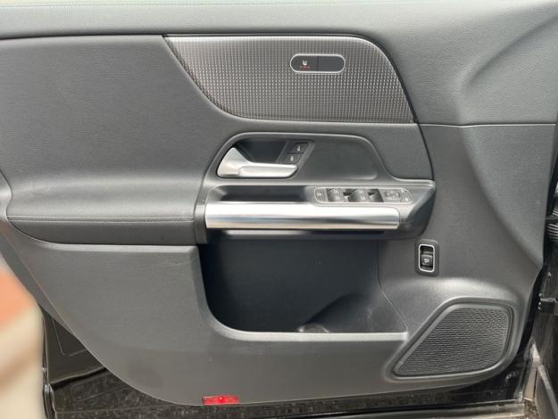 MERCEDES-BENZ GLA 180d (13/18)