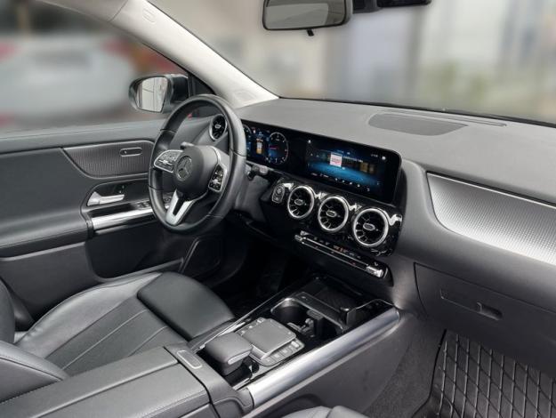 MERCEDES-BENZ GLA 180d (15/18)