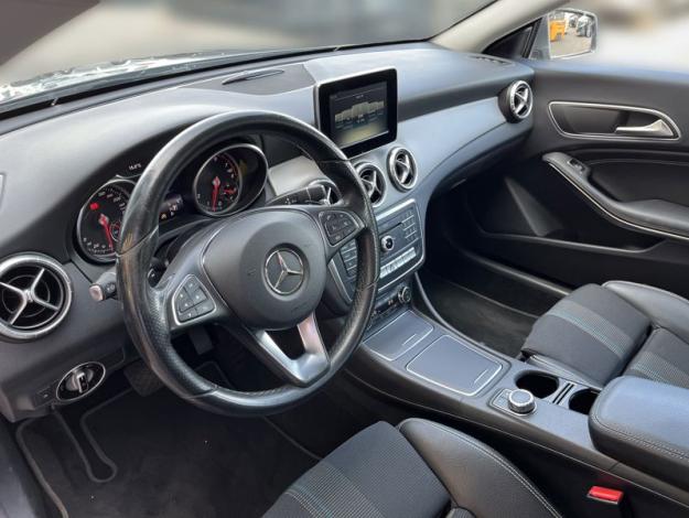 MERCEDES-BENZ CLA Coupé CLA 180 kupé (10/17)