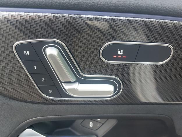 MERCEDES-BENZ GLB 200 d AMG Line  