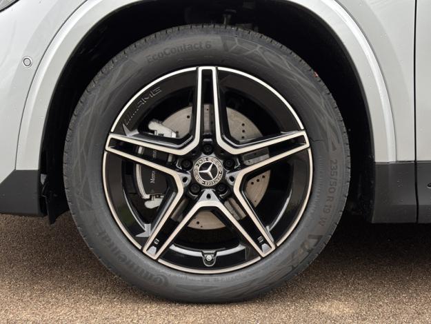 MERCEDES-BENZ GLA 200 d AMG Line  GLA 200 d AMG Line
