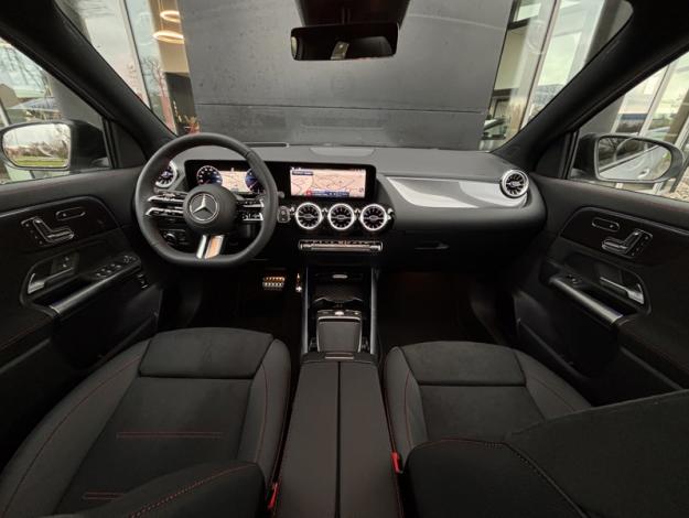 MERCEDES-BENZ GLA 200 d AMG Line  GLA 200 d AMG Line