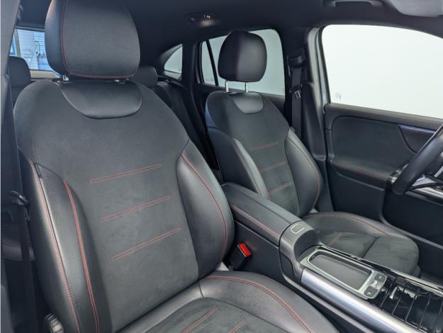 MERCEDES-BENZ GLA 200 d 4MATIC AMG Line  GLA 200 d 4MATIC AMG Line
