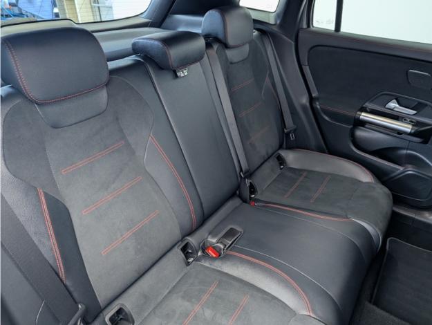 MERCEDES-BENZ GLA 200 d 4MATIC AMG Line  GLA 200 d 4MATIC AMG Line