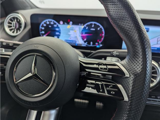 MERCEDES-BENZ GLA 200 d 4MATIC AMG Line  GLA 200 d 4MATIC AMG Line