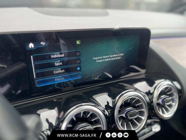 MERCEDES-BENZ GLA 250 e AMG Line  