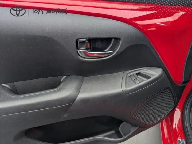 TOYOTA Aygo 1.0 VVT-i x-play  