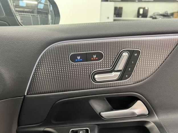 MERCEDES-BENZ EQB 300 4MATIC AMG Line 7 places  