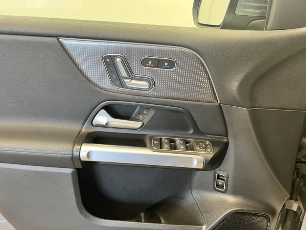 MERCEDES-BENZ EQB 300 4MATIC AMG Line 7 places  