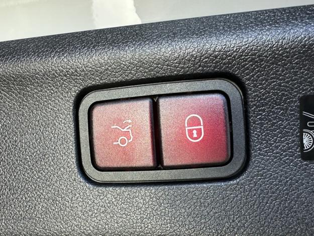 MERCEDES-BENZ Classe C électrique  400 4Matic   489 ch 