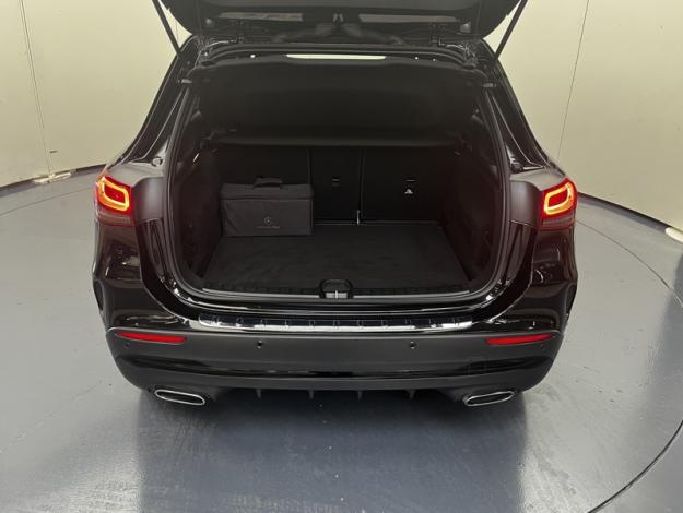 MERCEDES-BENZ GLA 250 e AMG Line  
